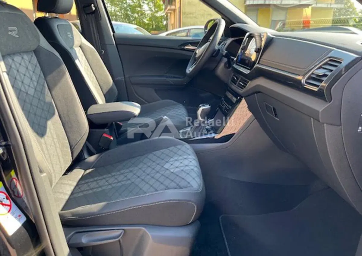 Volkswagen T-Cross nuova a Lecco (11)