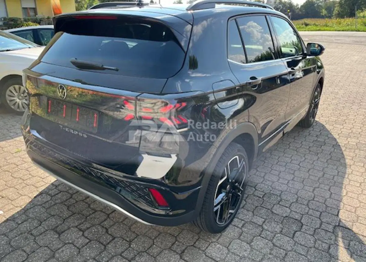 Volkswagen T-Cross nuova a Lecco (4)