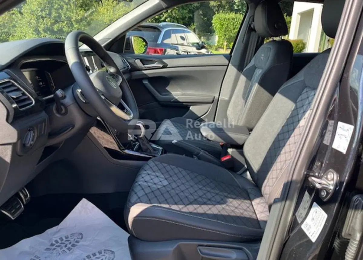 Volkswagen T-Cross nuova a Lecco (6)