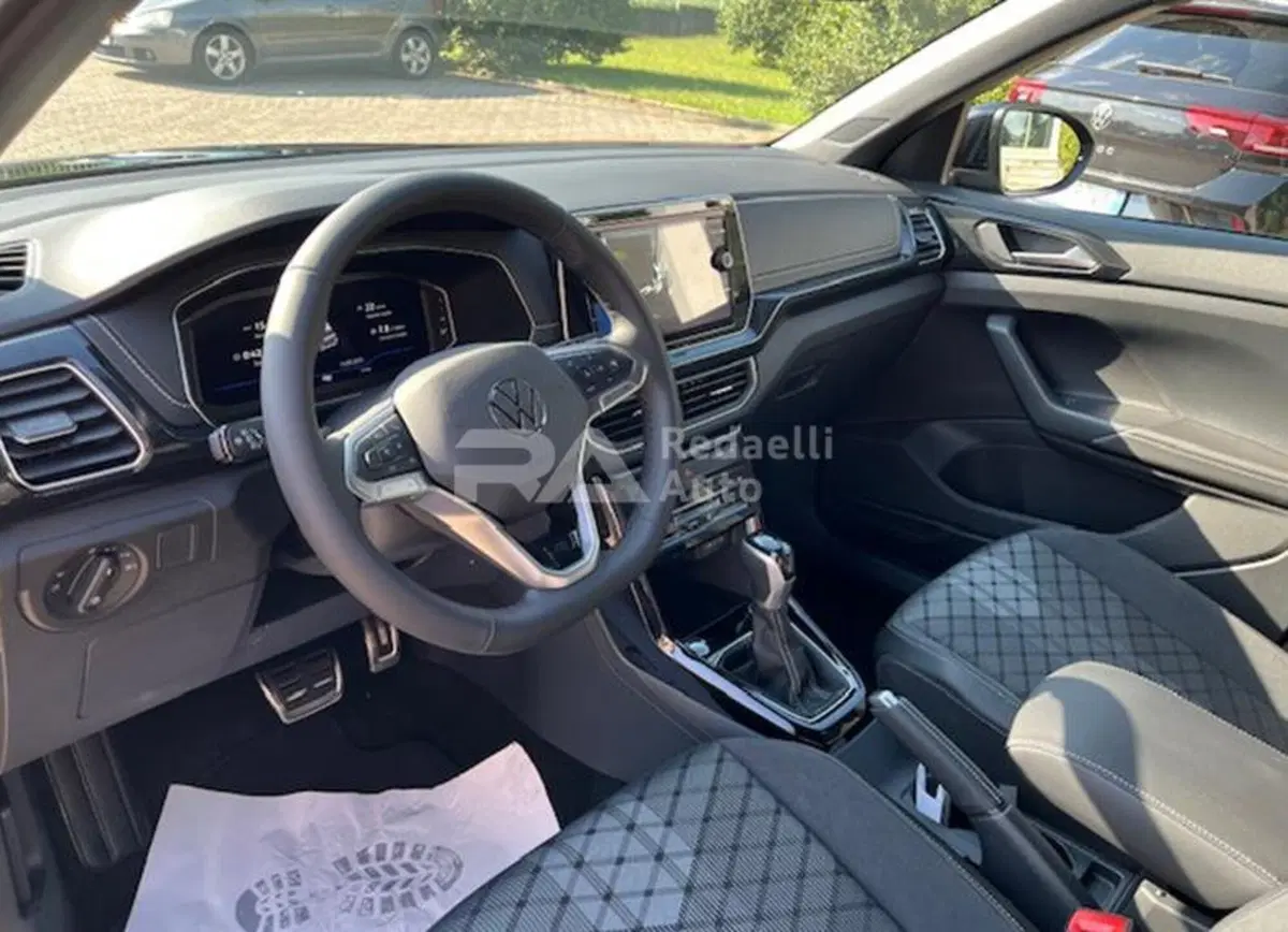 Volkswagen T-Cross nuova a Lecco (7)