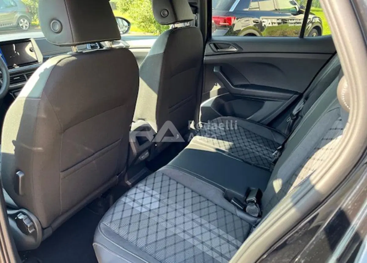 Volkswagen T-Cross nuova a Lecco (8)