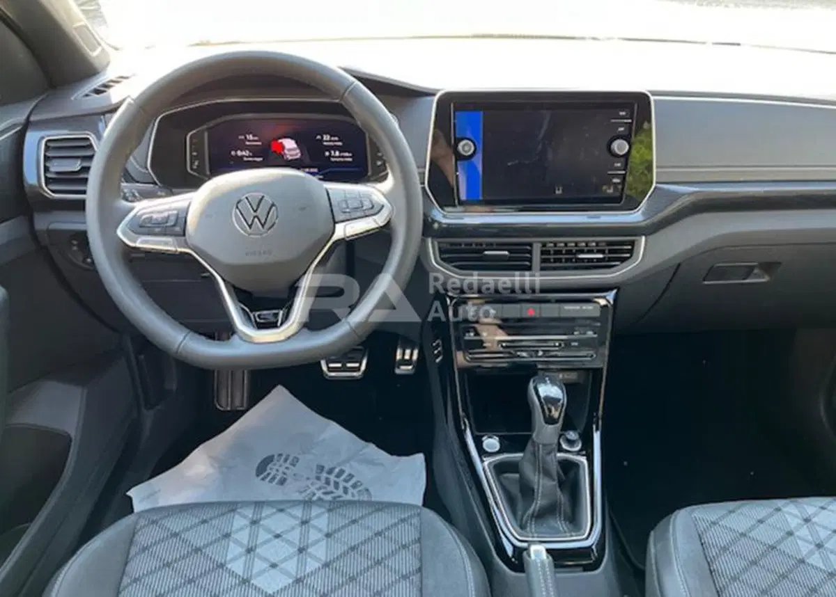 Volkswagen T-Cross nuova a Lecco (9)