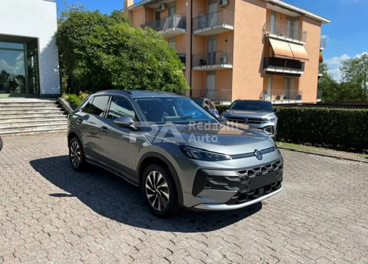 Volkswagen T-Roc nuova a Lecco (3)