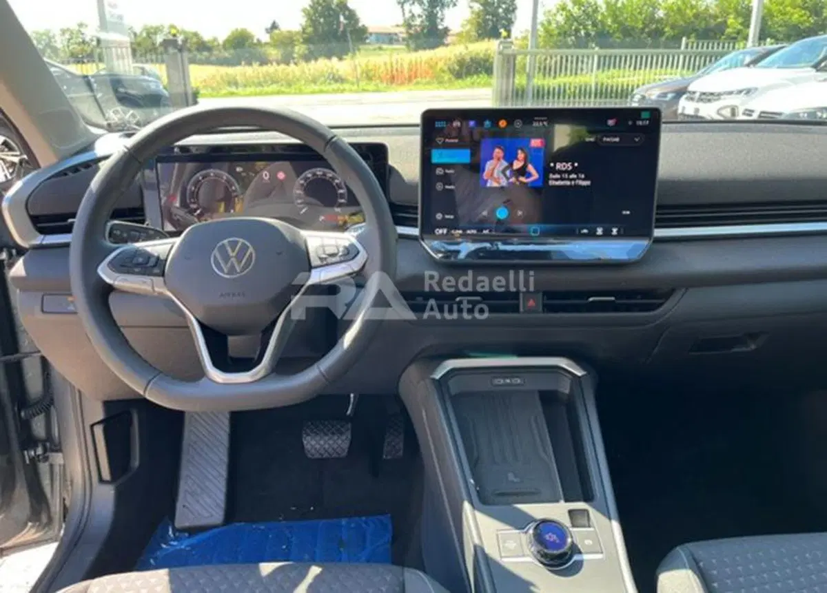 Volkswagen T-Roc nuova a Lecco (8)
