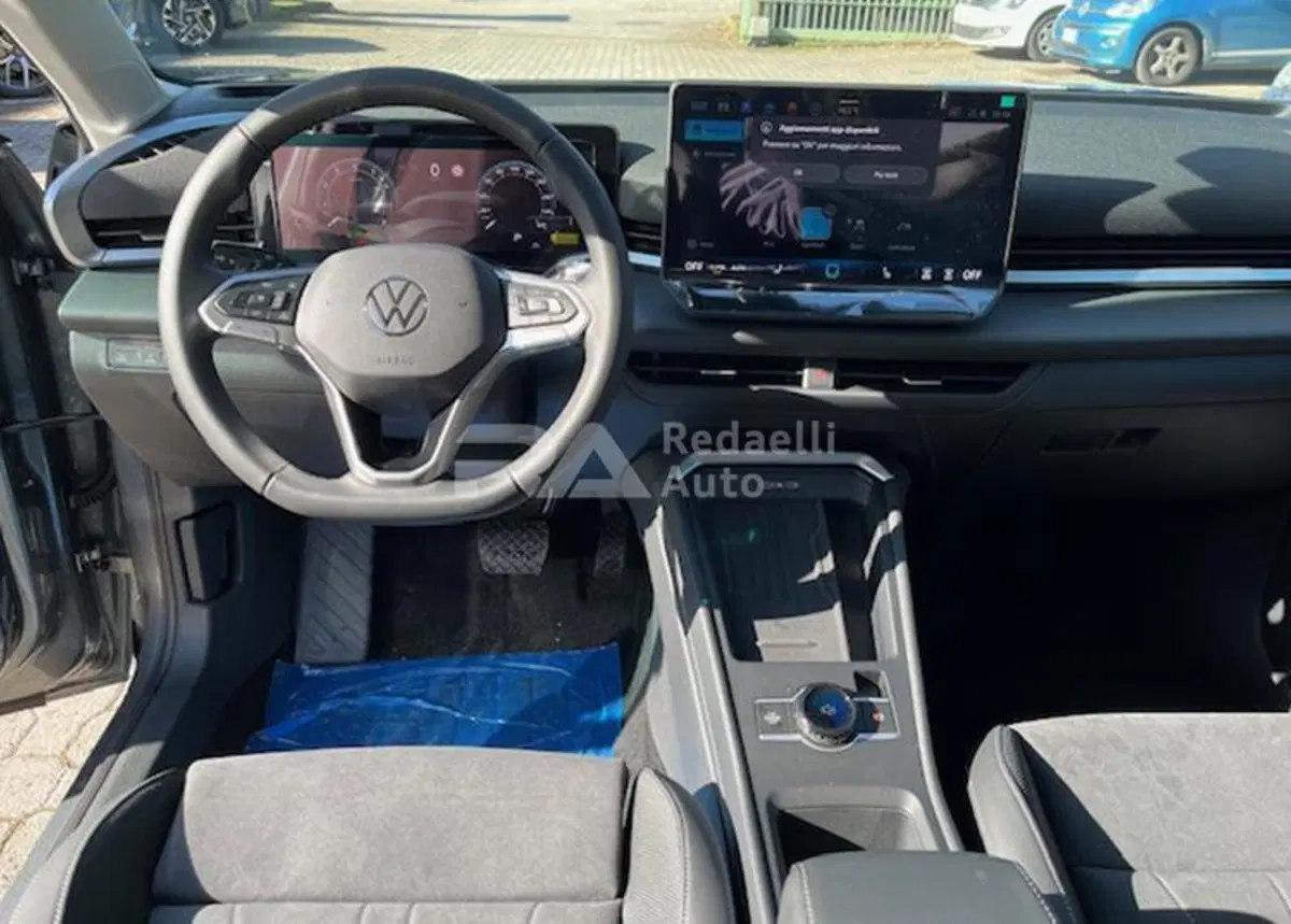 Volkswagen T-Roc nuova a Lecco (9)
