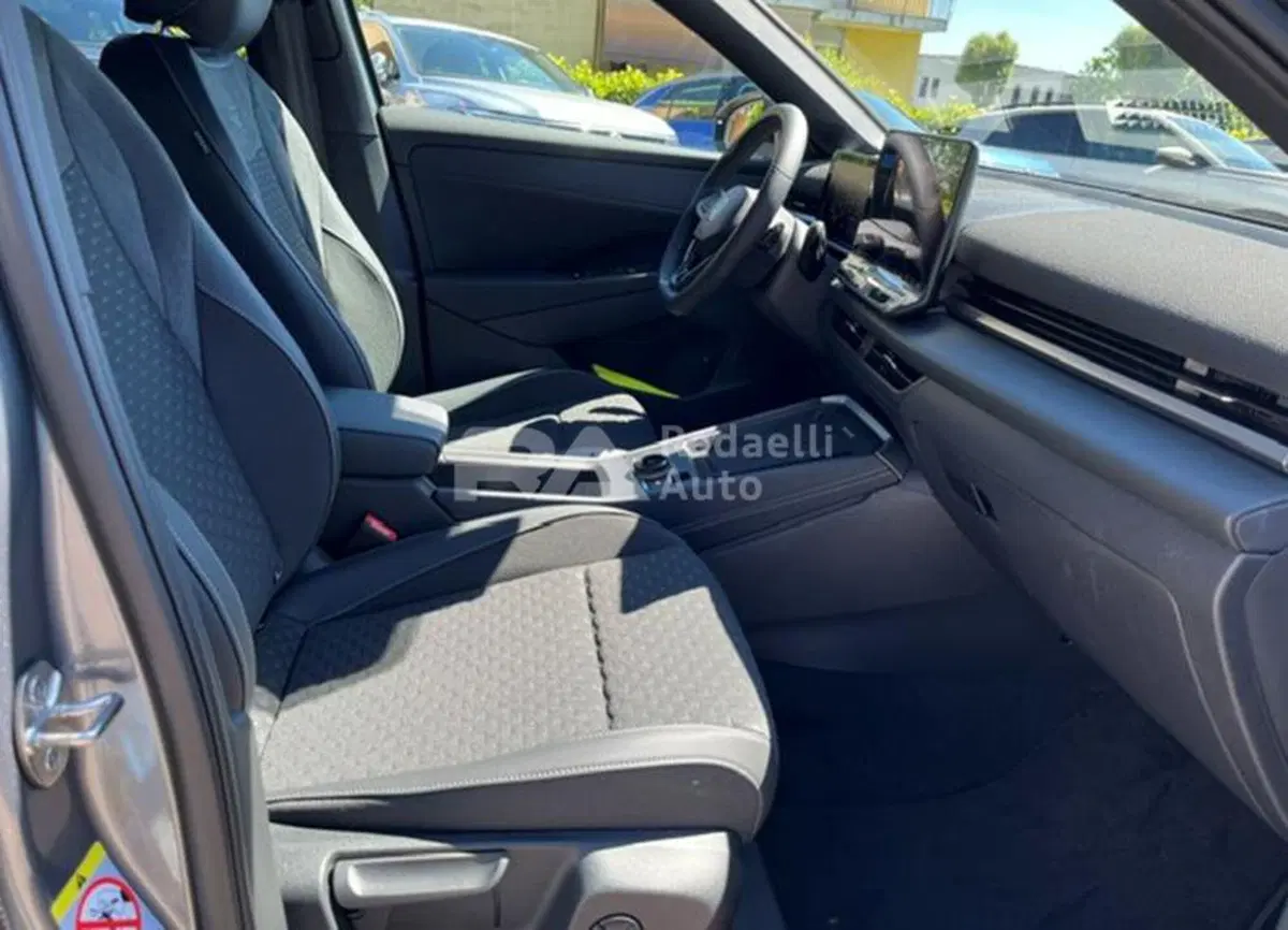 Volkswagen T-Roc nuova a Lecco (10)