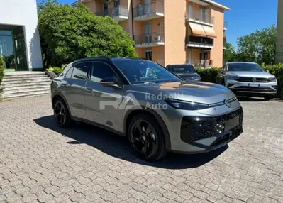 Volkswagen T-Roc 1.5 etsi R-Line 150cv dsg nuova a Casatenovo