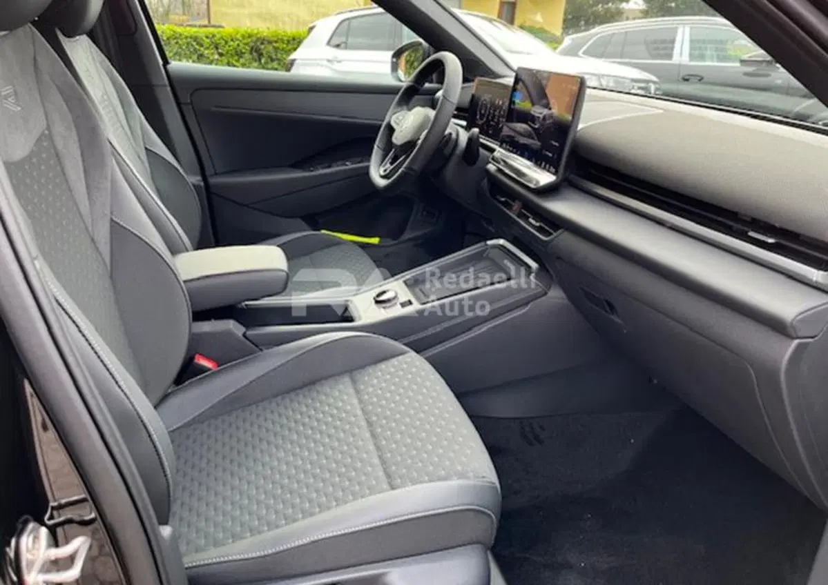 Volkswagen T-Roc nuova a Lecco (12)