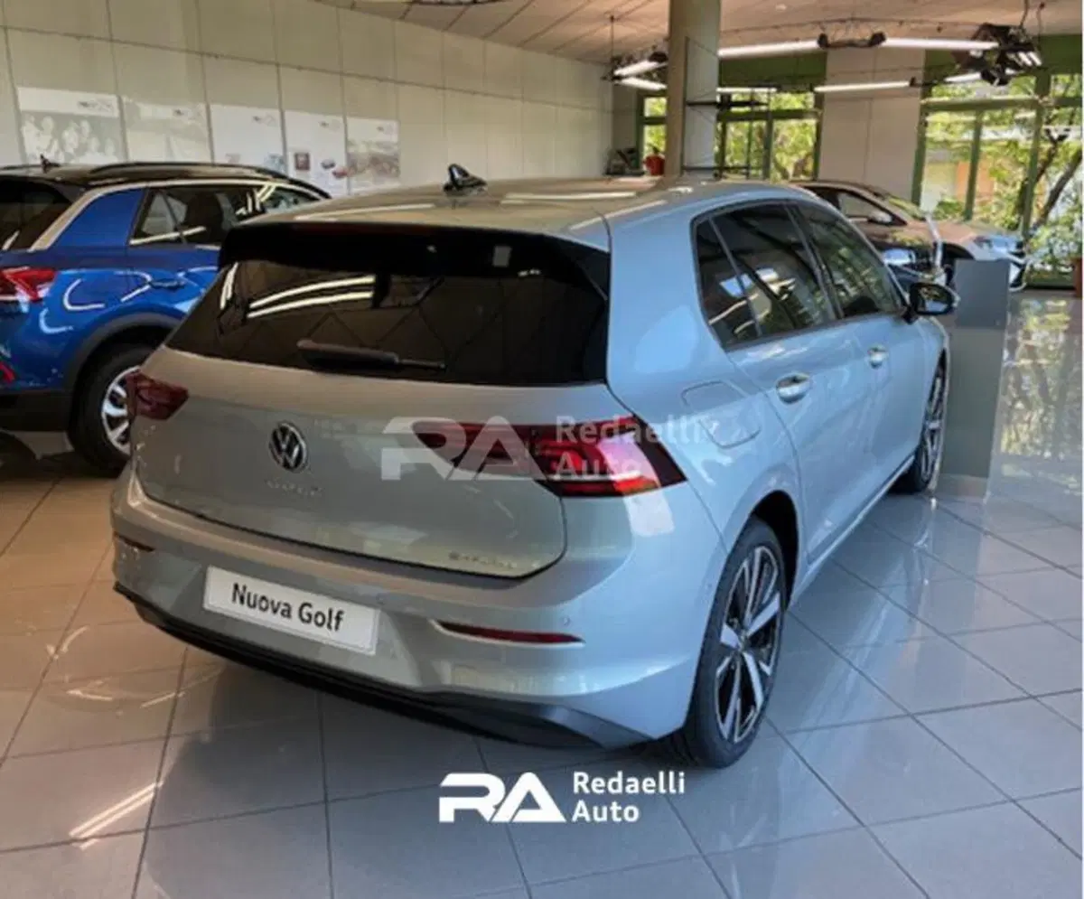 Volkswagen Golf nuova a Lecco (4)