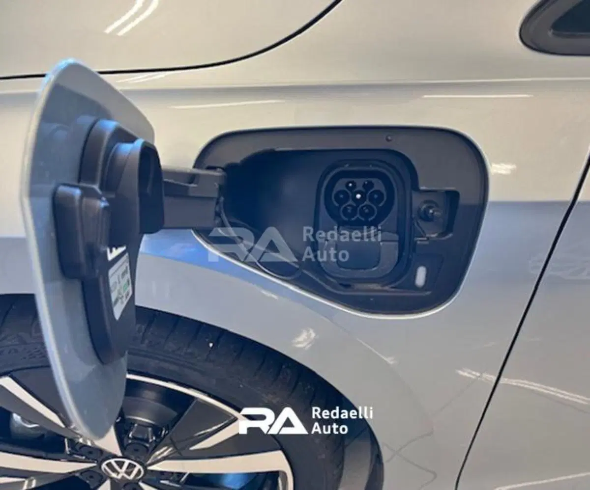 Volkswagen Golf nuova a Lecco (9)