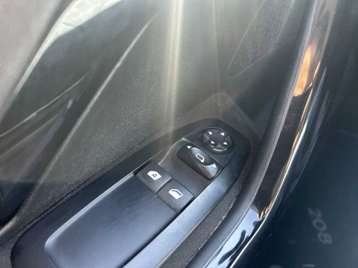 Peugeot 208 usata a Cuneo (16)