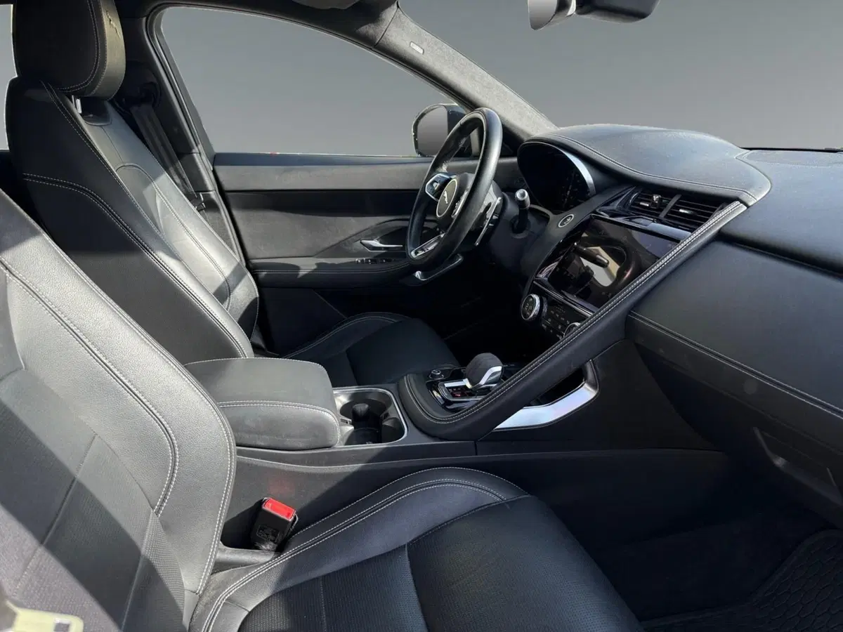Jaguar E-Pace usata a Trento (3)