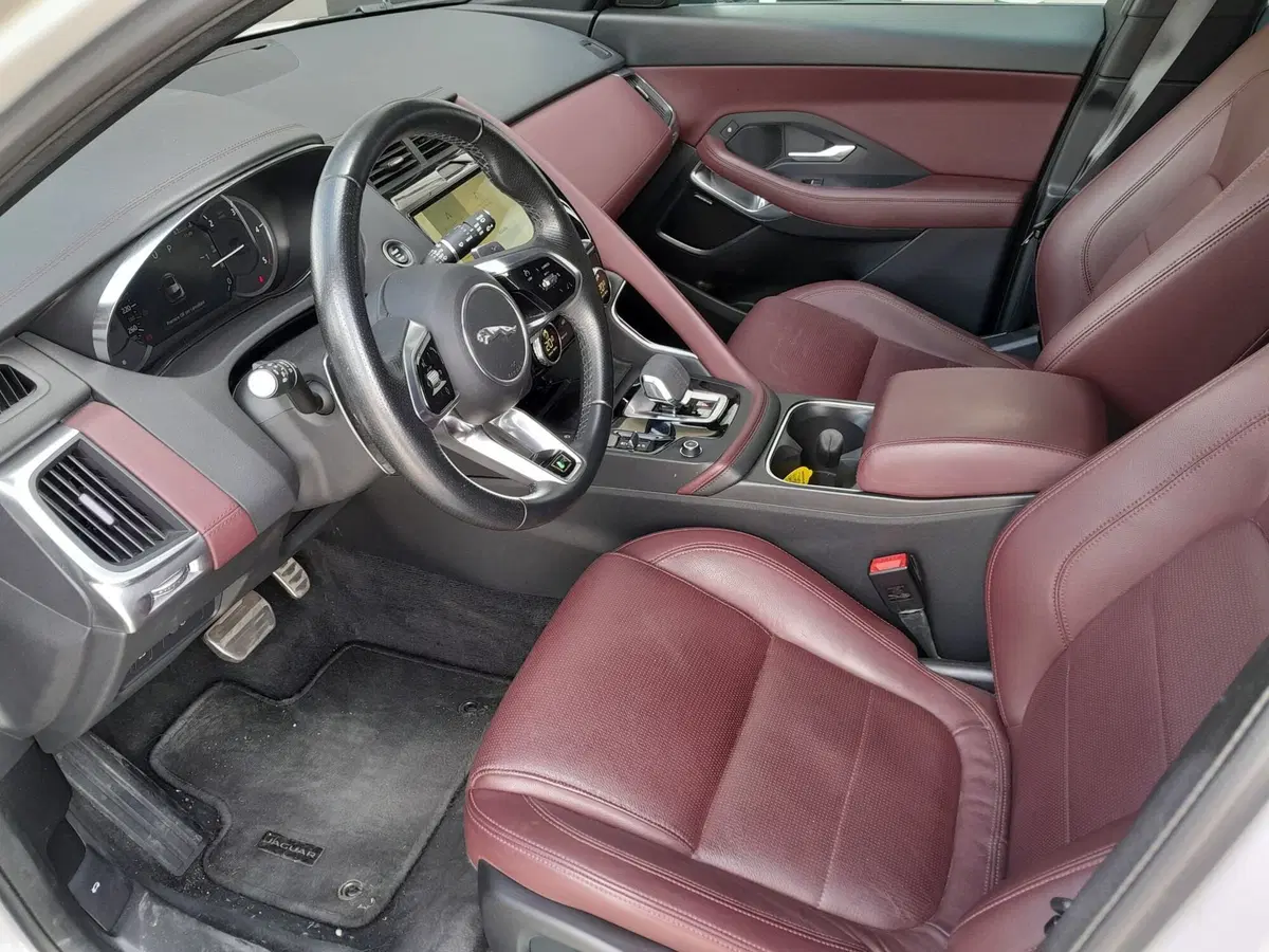 Jaguar E-Pace usata a Cuneo (15)