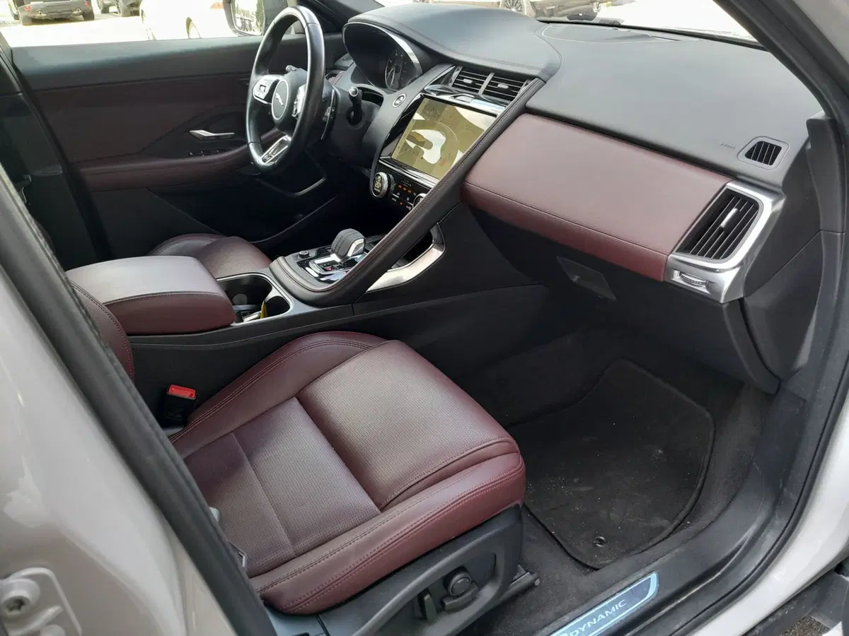 Jaguar E-Pace usata a Cuneo (16)