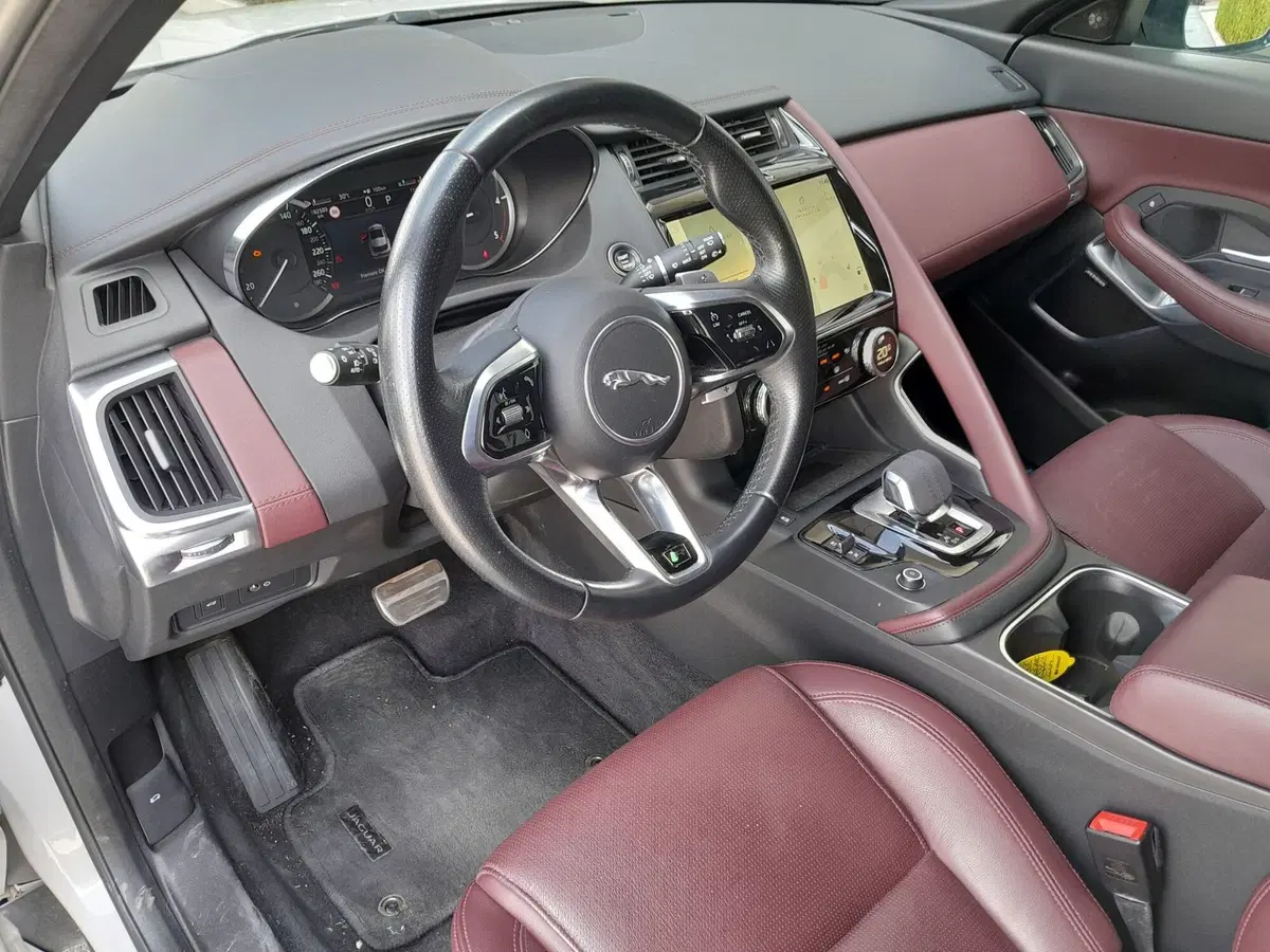 Jaguar E-Pace usata a Cuneo (17)