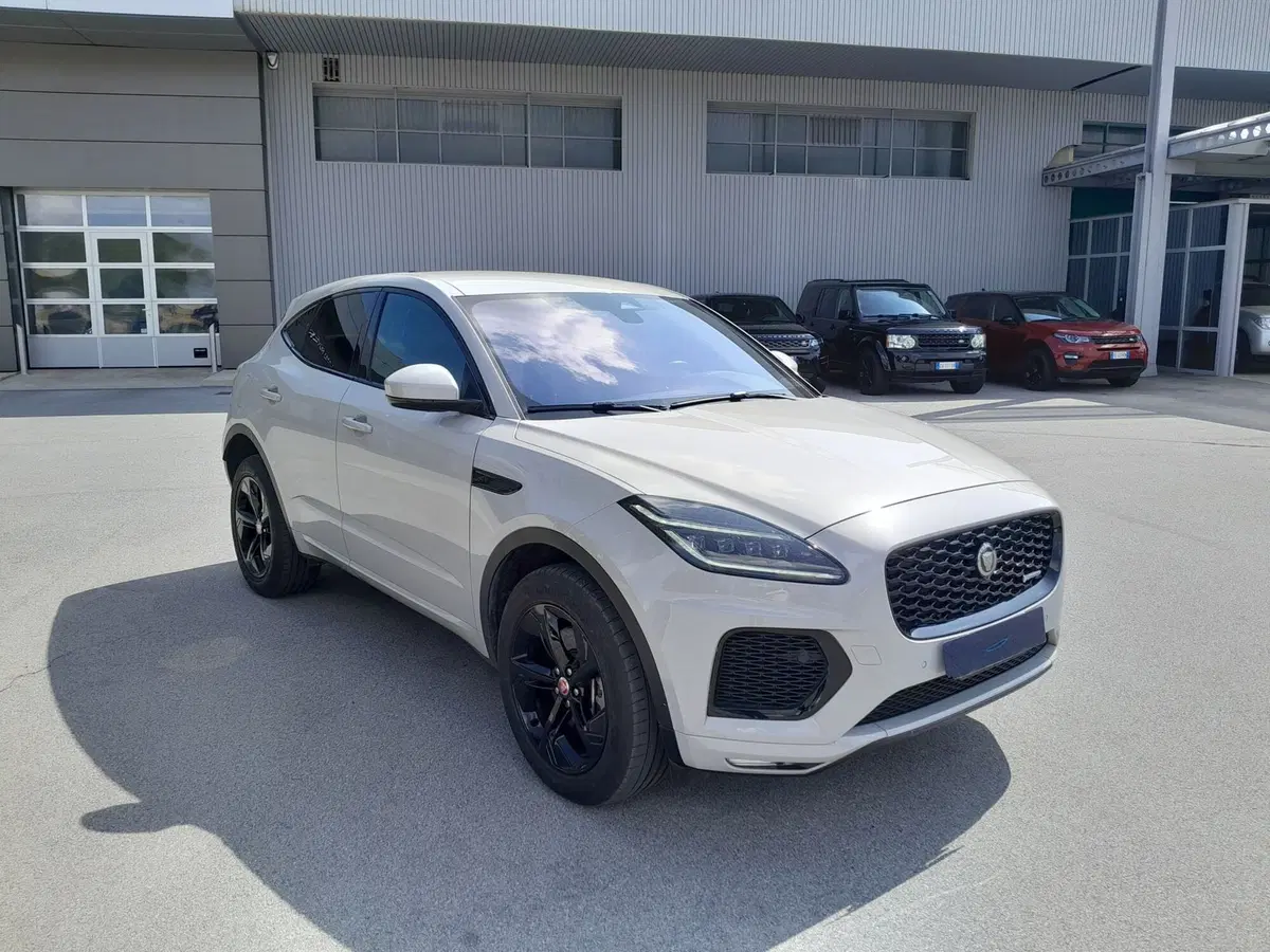 Jaguar E-Pace usata a Cuneo (3)