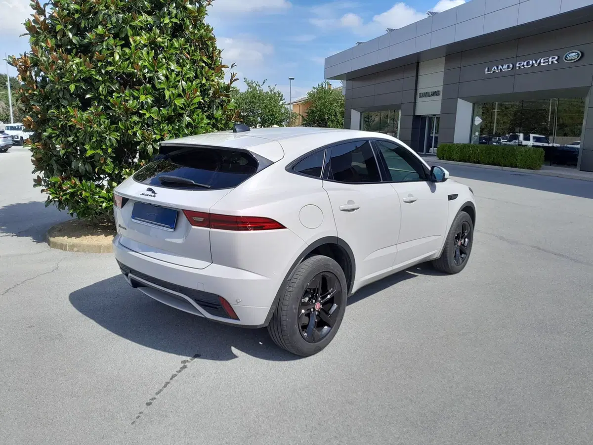 Jaguar E-Pace usata a Cuneo (8)