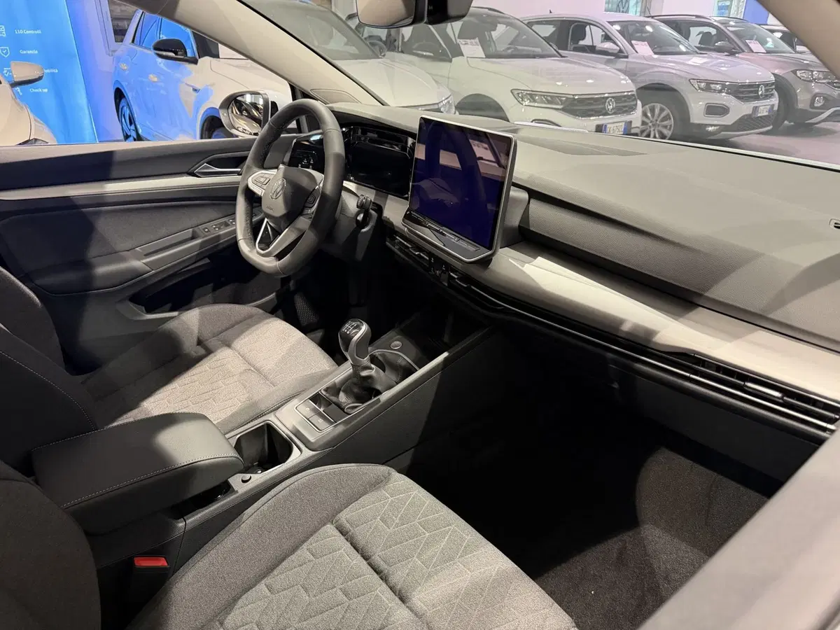 Volkswagen Golf nuova a Genova (11)