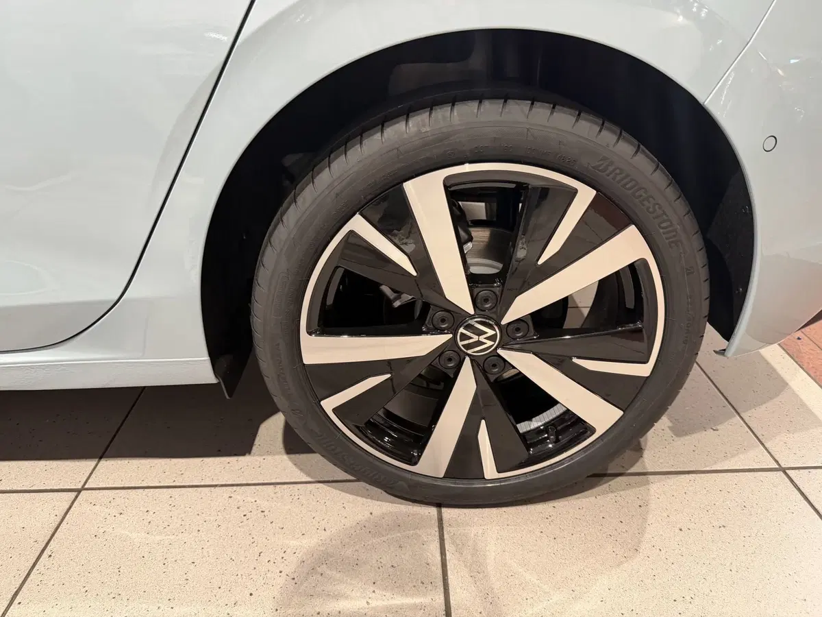 Volkswagen Golf nuova a Genova (13)