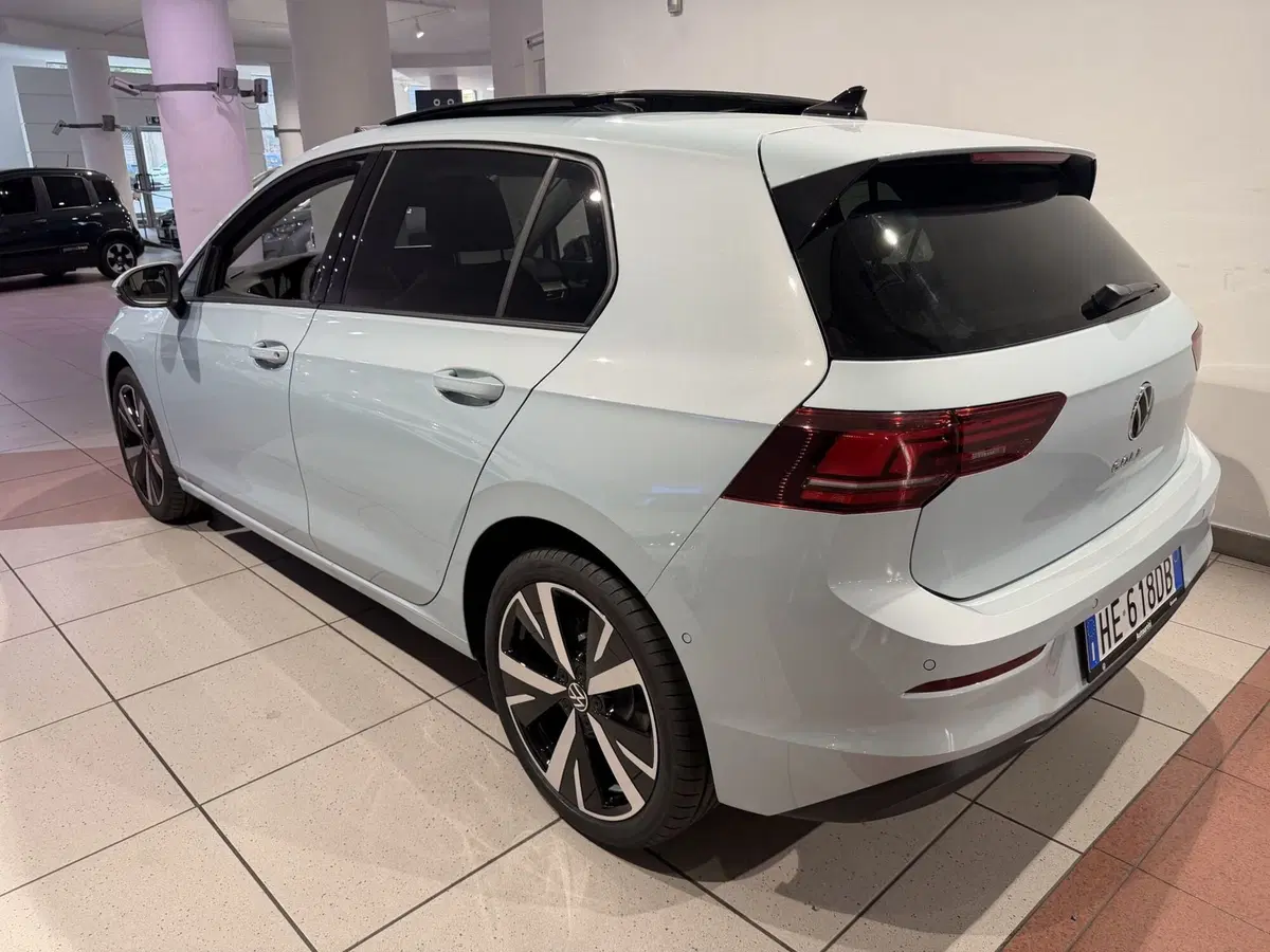 Volkswagen Golf nuova a Genova (3)