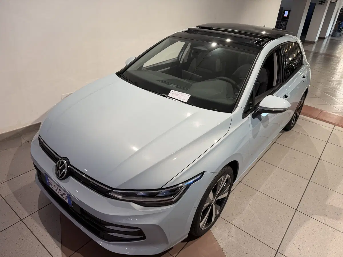 Volkswagen Golf nuova a Genova (8)