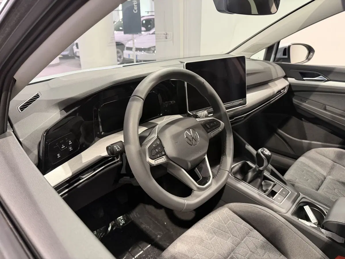 Volkswagen Golf nuova a Genova (9)