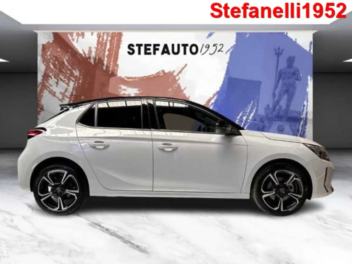 Opel Corsa nuova a Bologna (2)