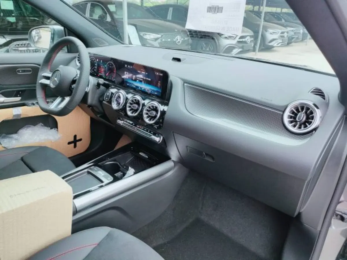Mercedes-Benz GLA SUV nuova a Teramo (12)