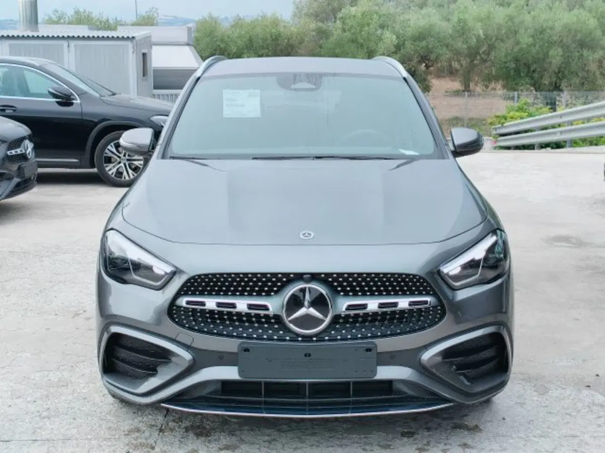 Mercedes-Benz GLA SUV nuova a Teramo (2)