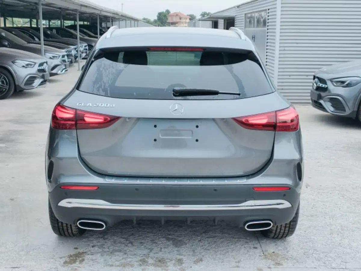 Mercedes-Benz GLA SUV nuova a Teramo (4)