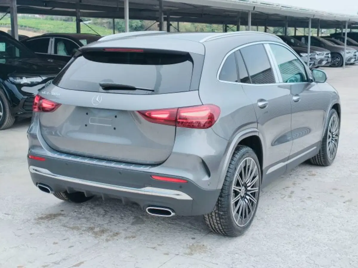 Mercedes-Benz GLA SUV nuova a Teramo (6)