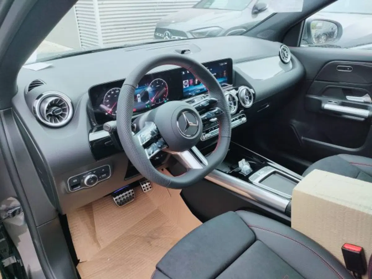 Mercedes-Benz GLA SUV nuova a Teramo (9)