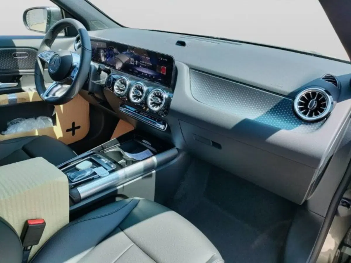 Mercedes-Benz EQA nuova a Teramo (12)