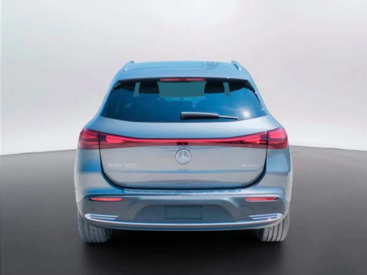Mercedes-Benz EQA nuova a Teramo (4)