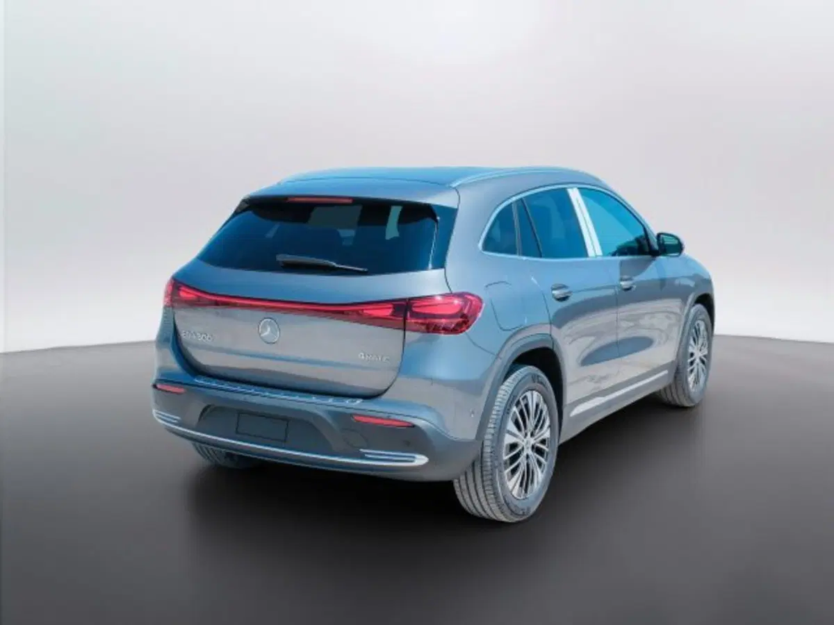 Mercedes-Benz EQA nuova a Teramo (6)