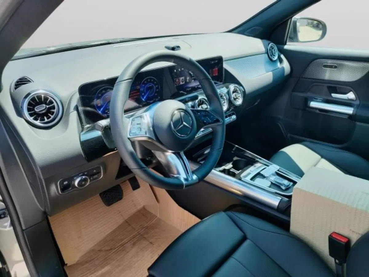 Mercedes-Benz EQA nuova a Teramo (9)