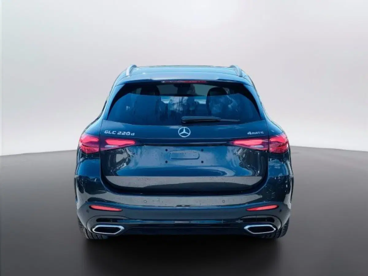 Mercedes-Benz GLC SUV nuova a Teramo (4)
