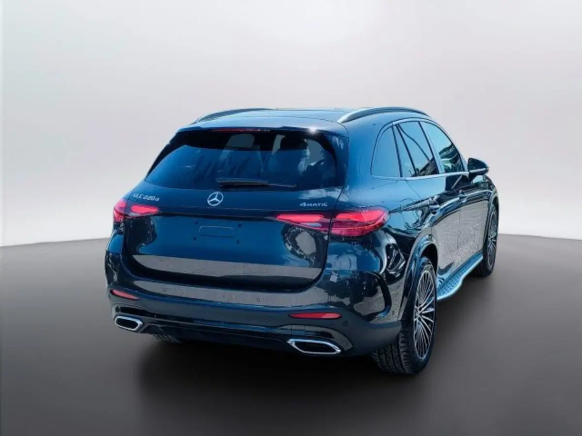 Mercedes-Benz GLC SUV nuova a Teramo (6)