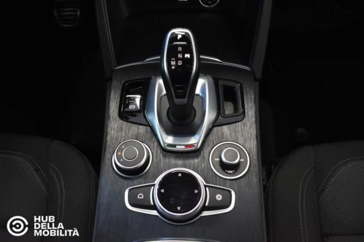 Alfa Romeo Stelvio usata a Perugia (12)