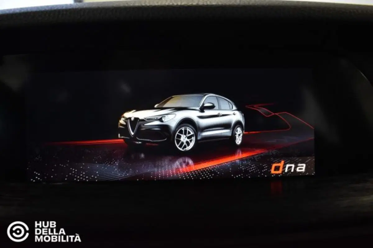 Alfa Romeo Stelvio usata a Perugia (18)