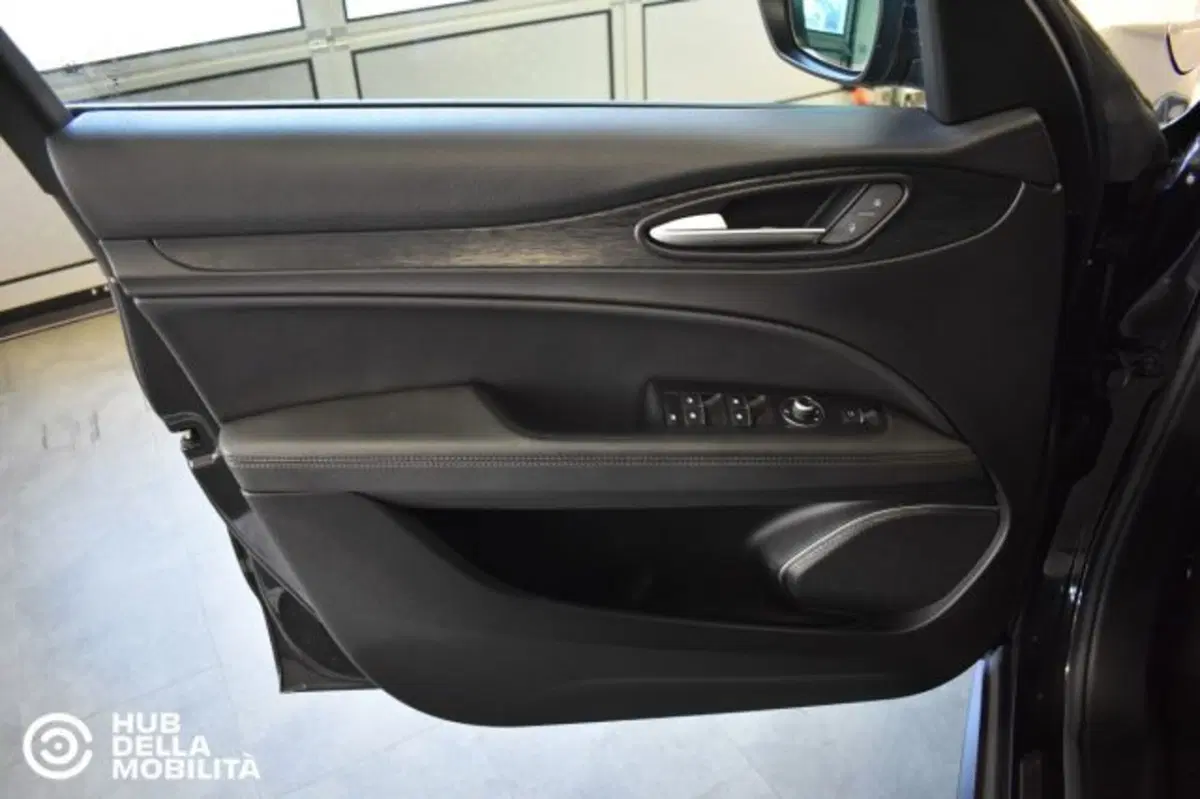 Alfa Romeo Stelvio usata a Perugia (7)