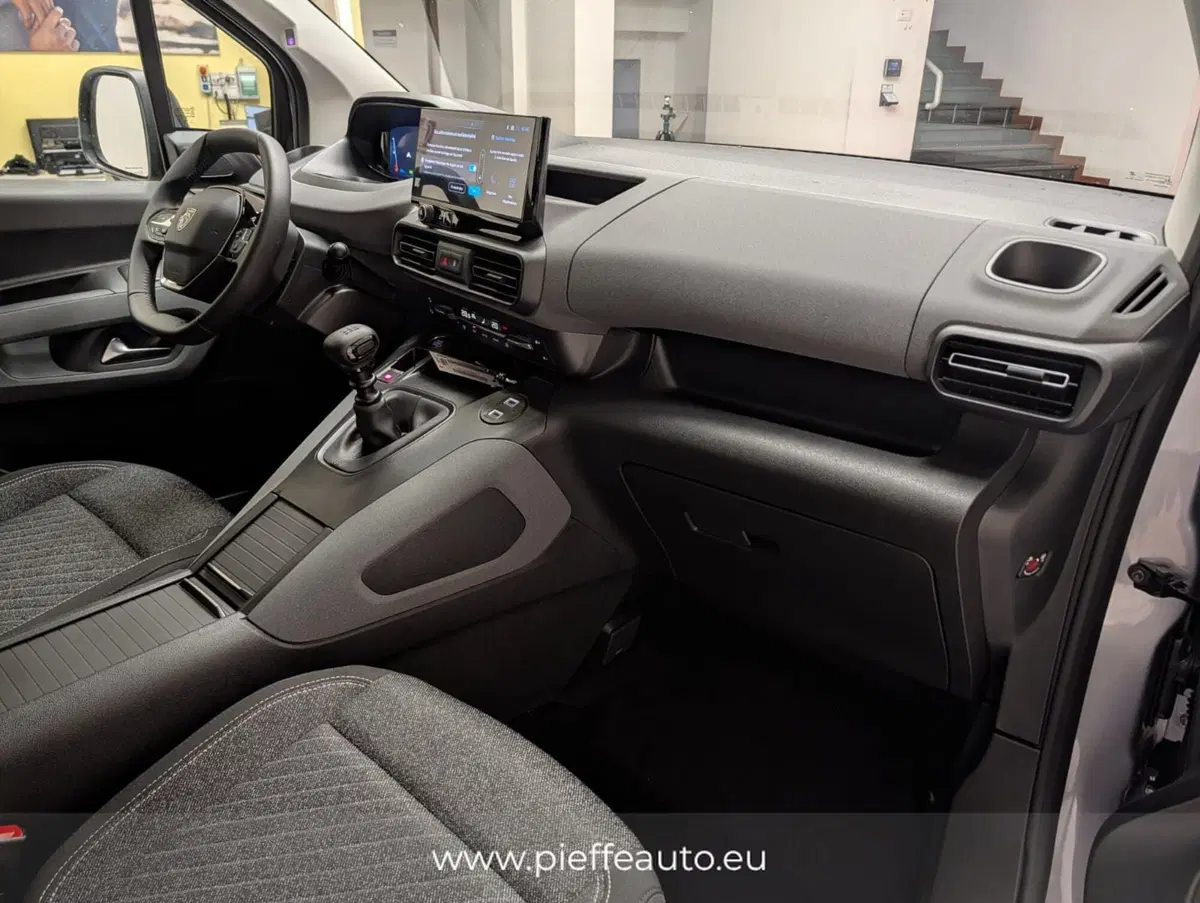 Peugeot Rifter nuova a Teramo (12)