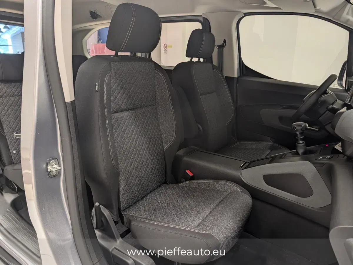 Peugeot Rifter nuova a Teramo (17)