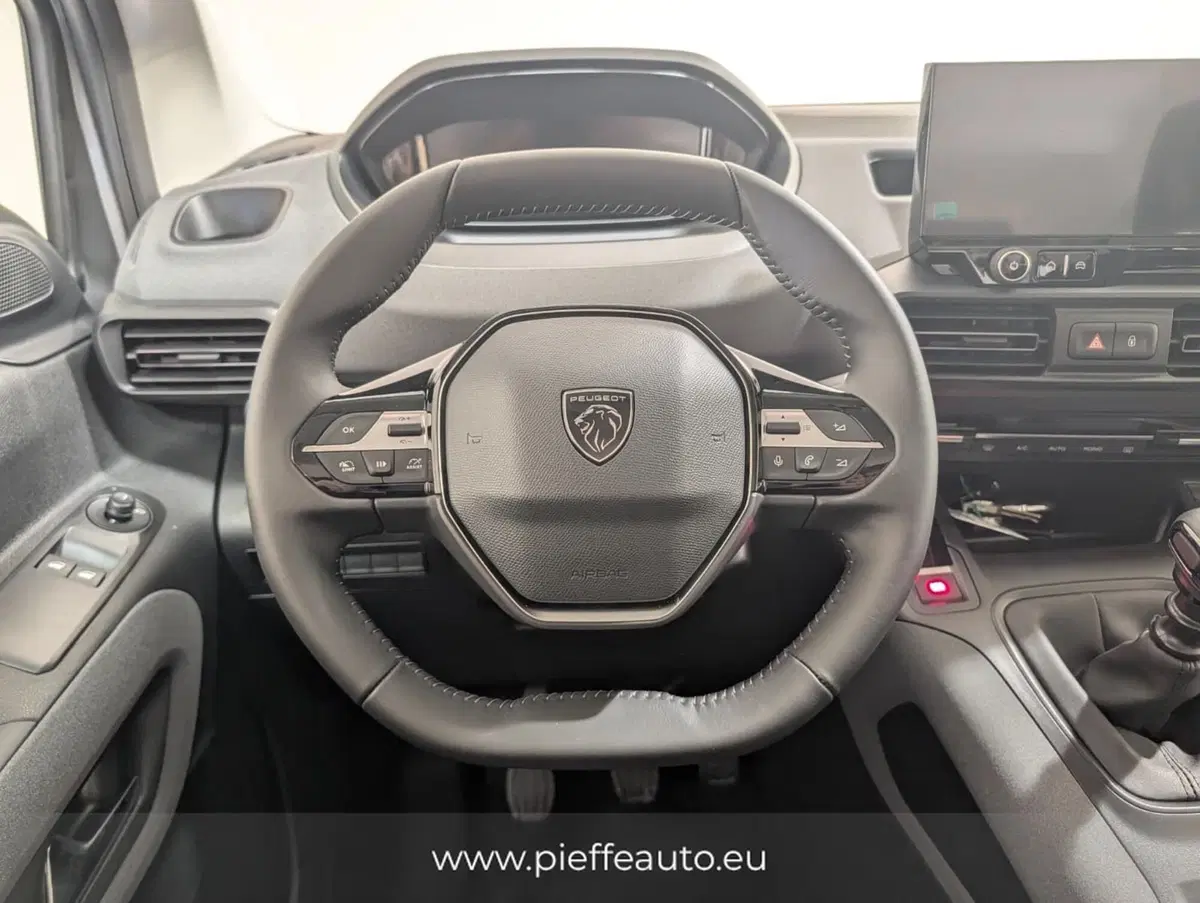 Peugeot Rifter nuova a Teramo (19)
