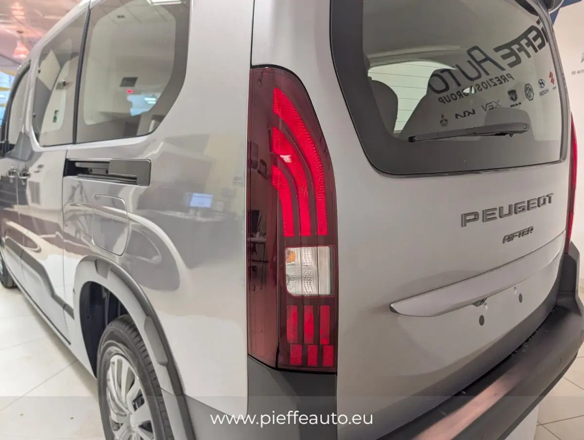 Peugeot Rifter nuova a Teramo (9)