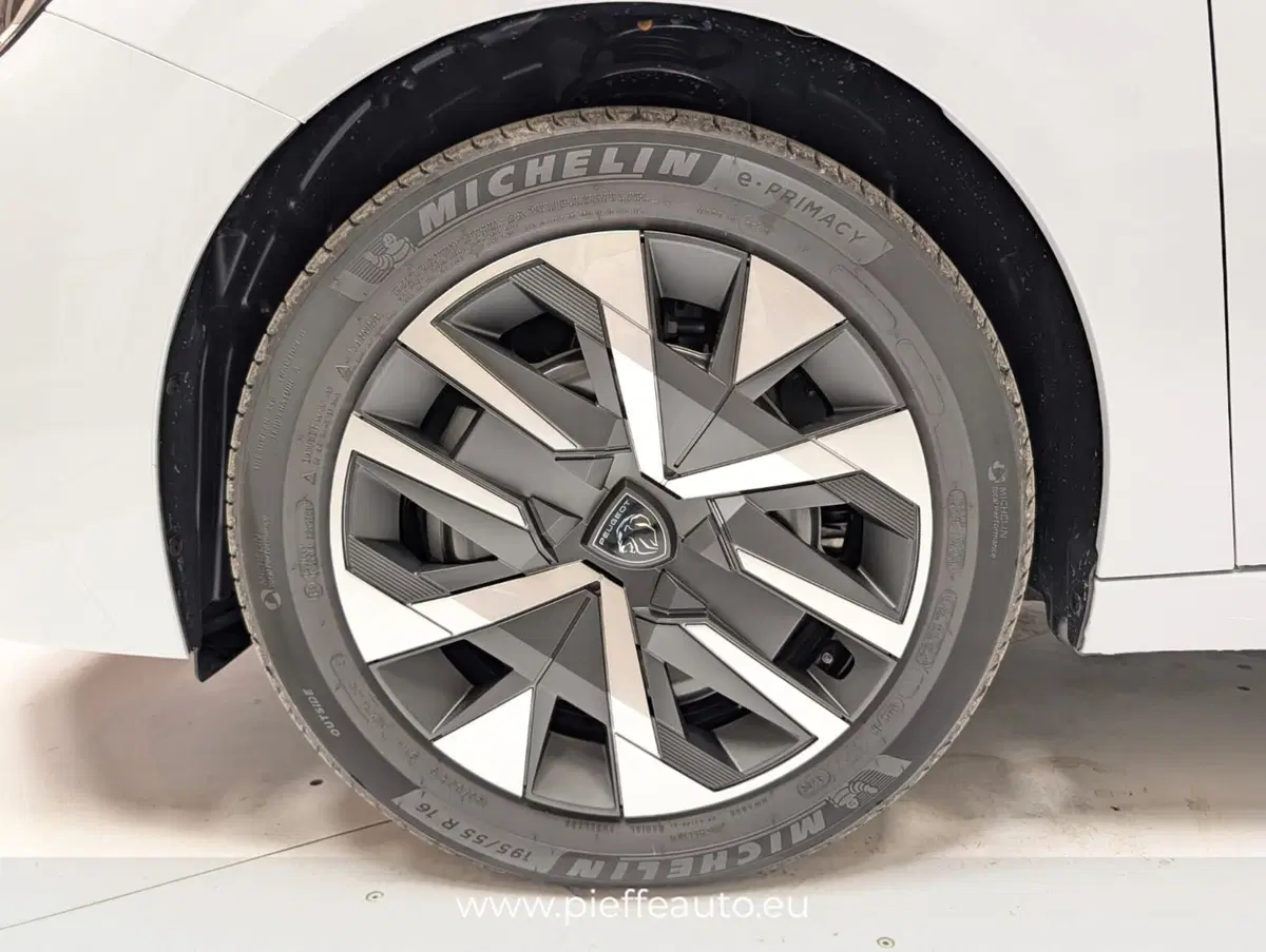 Peugeot 208 nuova a Teramo (10)