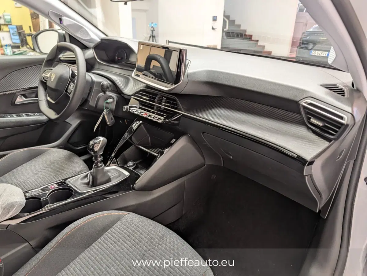 Peugeot 208 nuova a Teramo (12)