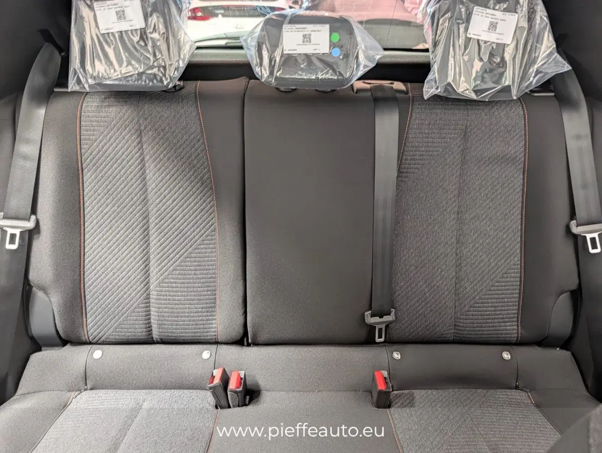 Peugeot 208 nuova a Teramo (13)
