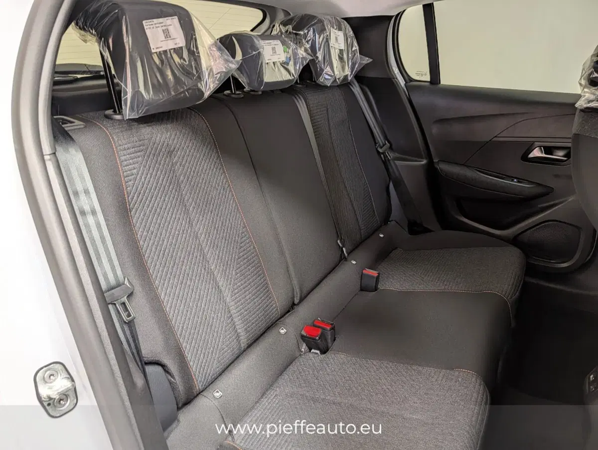 Peugeot 208 nuova a Teramo (14)