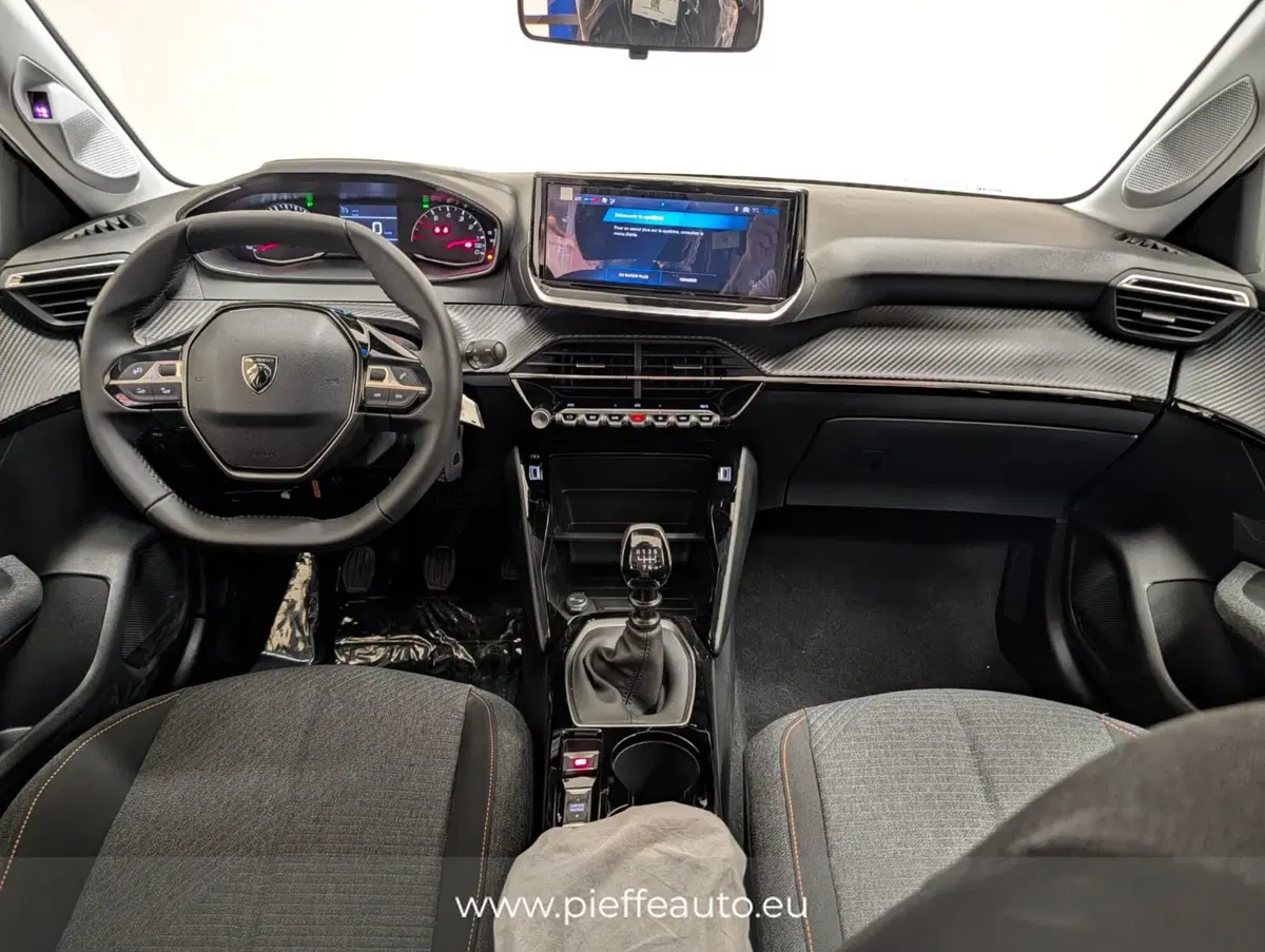 Peugeot 208 nuova a Teramo (16)